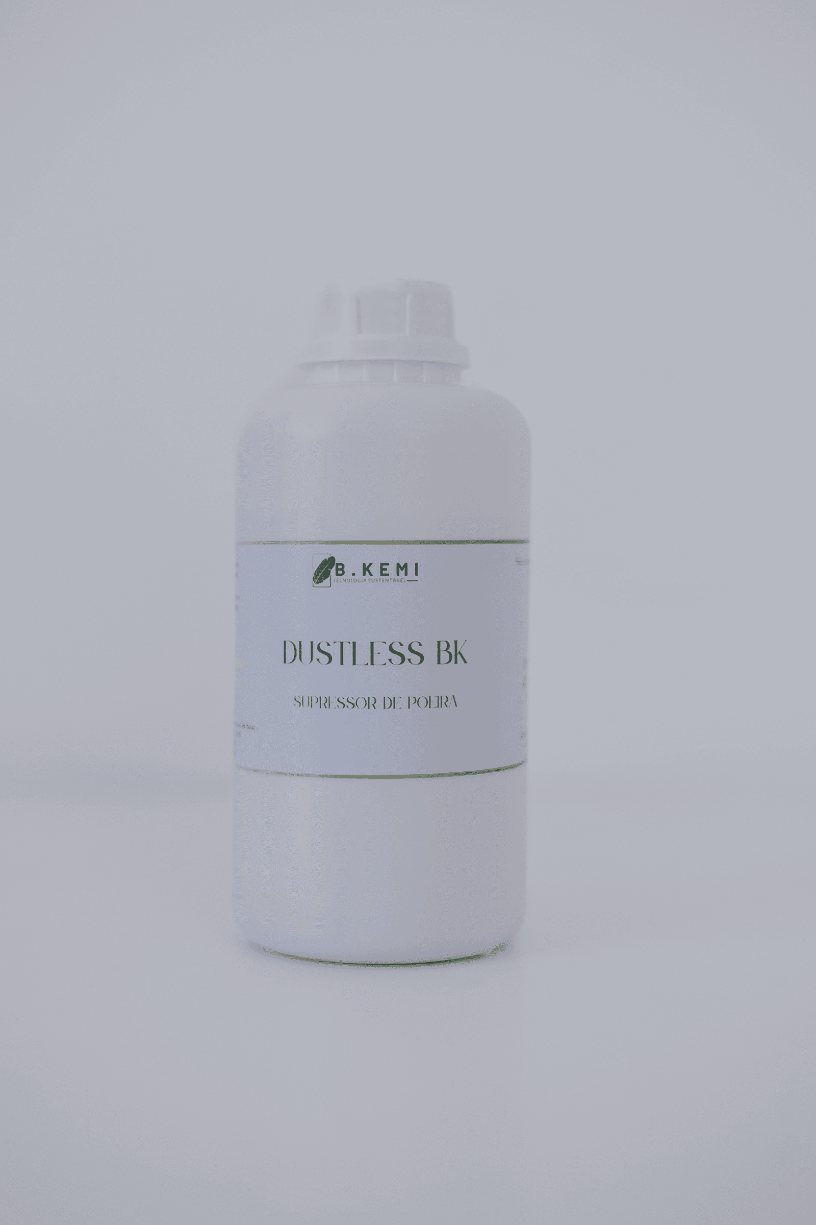 Equipamento industrial Dustless BK em operação, suprimindo poeira em via não pavimentada