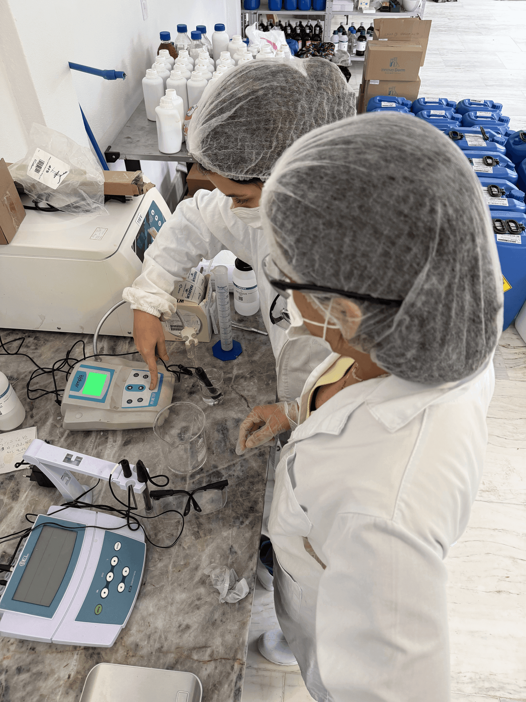 Equipamento de microscopia em laboratório de pesquisa científica