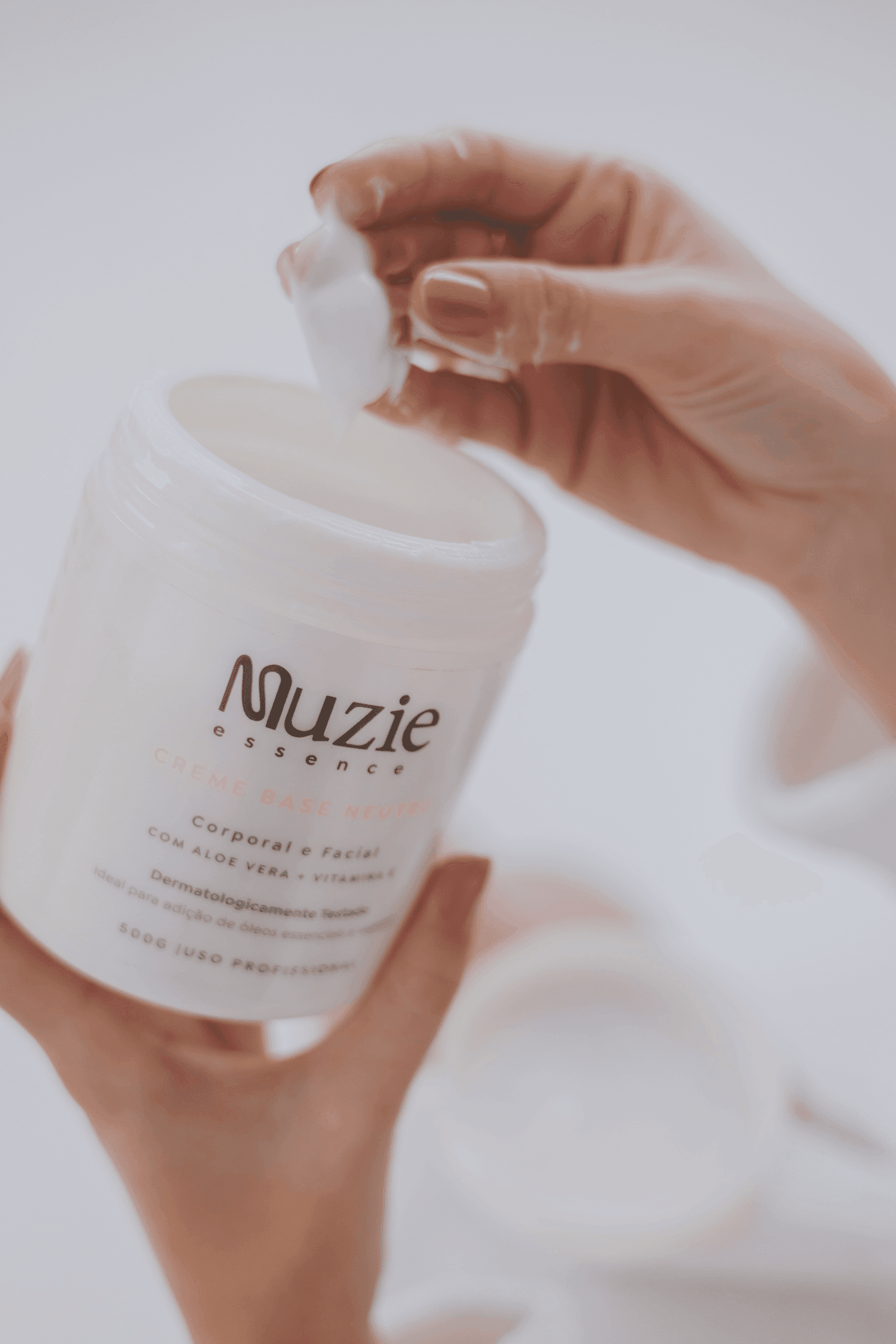 Composição dos produtos Muzie Essence com elementos naturais