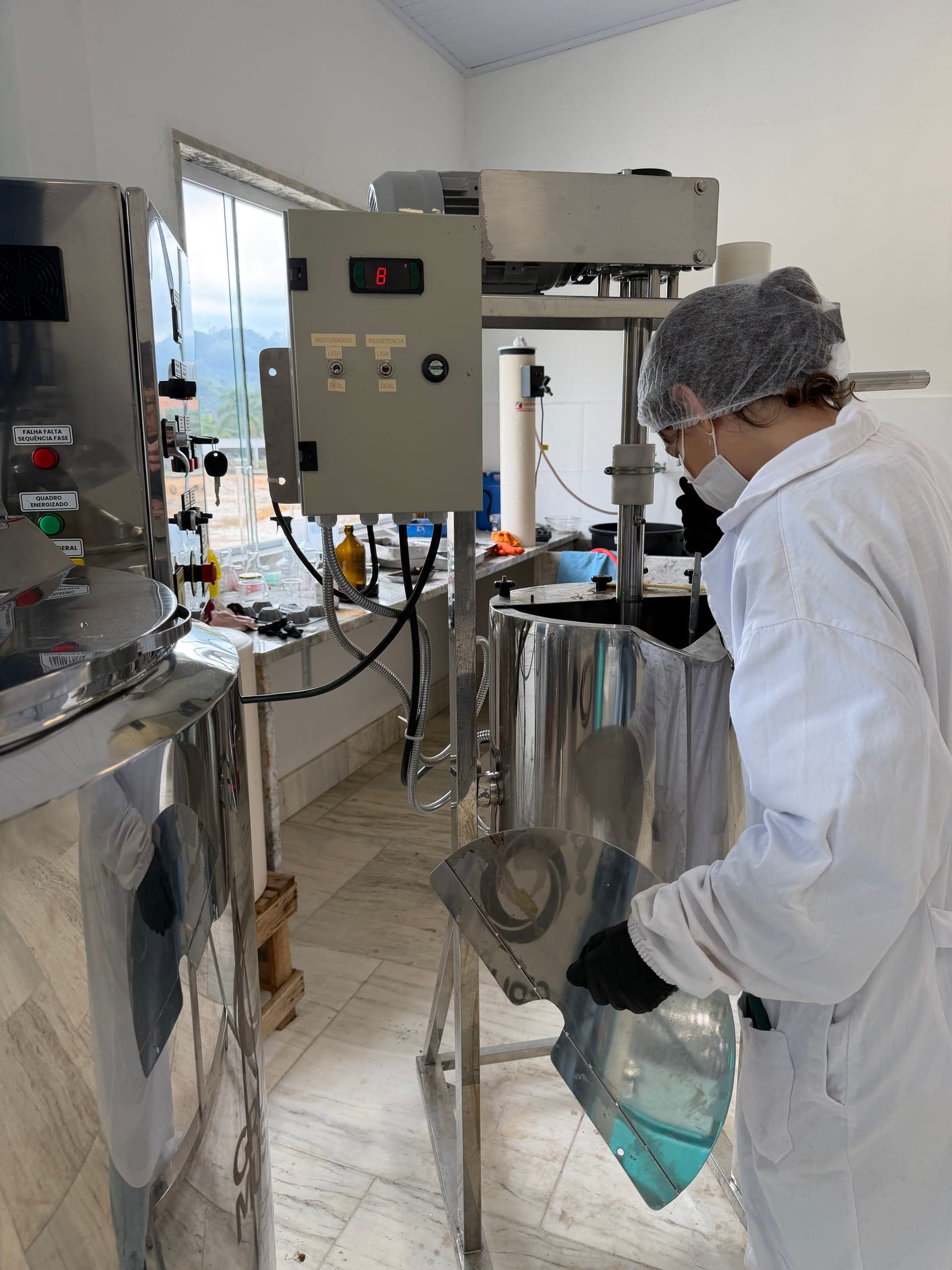 Equipe de pesquisadores da B.Kemi em laboratório